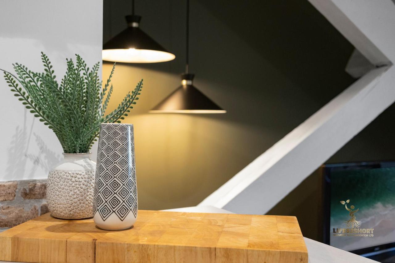 Luxe Courtyard Apartment For 4 Near Exeter City Centre 외부 사진